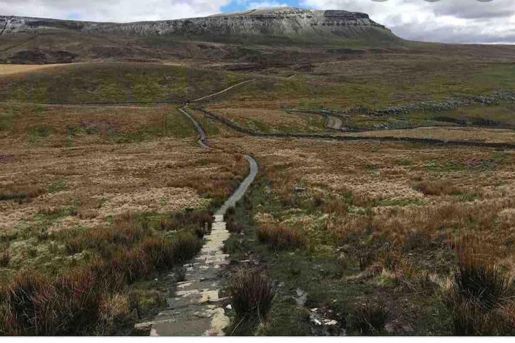 Westside Cottage, Newby, Clapham, Yorkshire Dales National Park, Famous Three Peaks, Near The Lake District, Pets Are Welcome Newby  Eksteriør billede