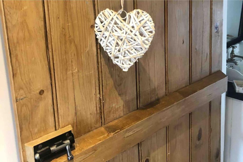 Westside Cottage, Newby, Clapham, Yorkshire Dales National Park, Famous Three Peaks, Near The Lake District, Pets Are Welcome Newby  Eksteriør billede