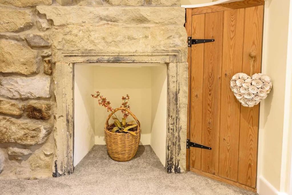 Westside Cottage, Newby, Clapham, Yorkshire Dales National Park, Famous Three Peaks, Near The Lake District, Pets Are Welcome Newby  Eksteriør billede